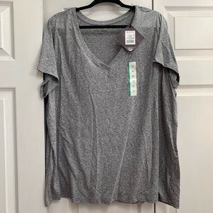 *NEW* Ava and Viv v neck t shirt